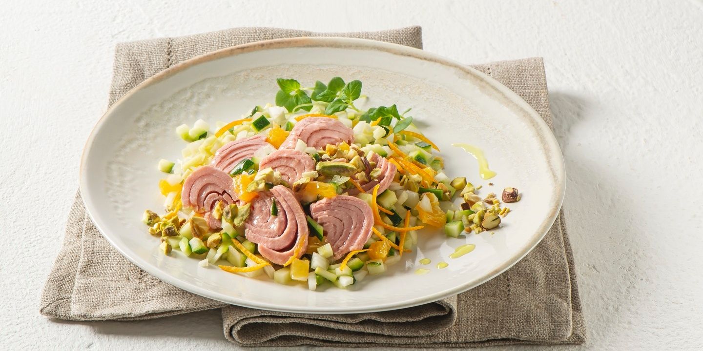 Tartare di verdure all’arancia e pistacchi con Trancetti di Tonno