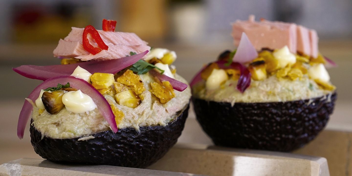 Avocado ripieno con Tonno Rio Mare con Peperoncino di Calabria