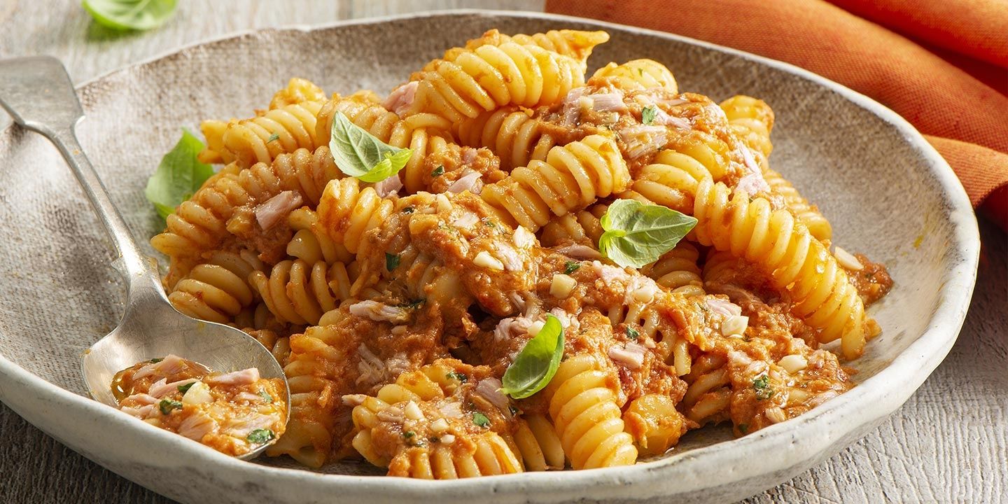 Fusilli con Pesto al Tonno, Mandorle e Pecorino