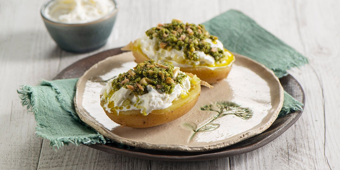 Patate ripiene con Pesto al Tonno Basilico e Pinoli alla stracciatella