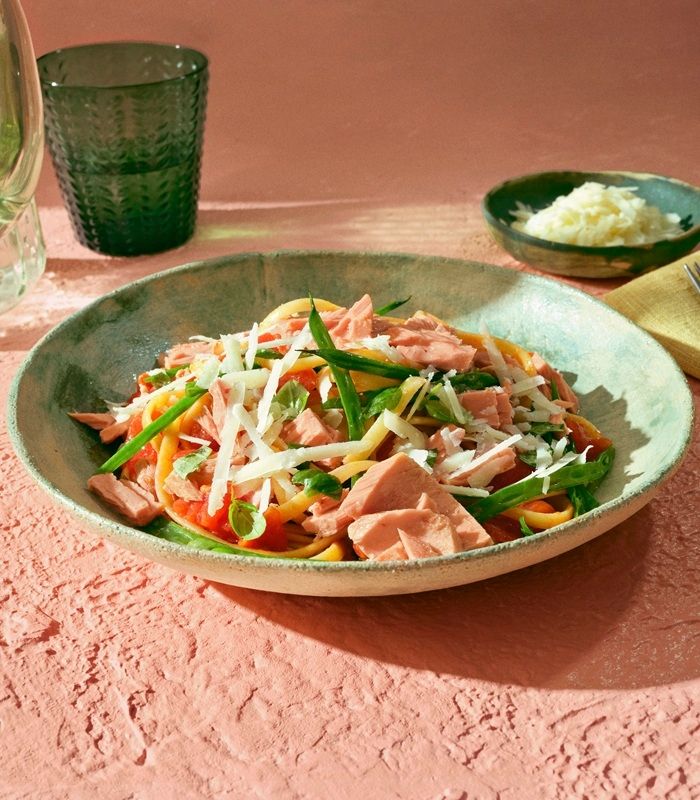 Linguine con tonno, fagiolini, pomodoro e pecorino