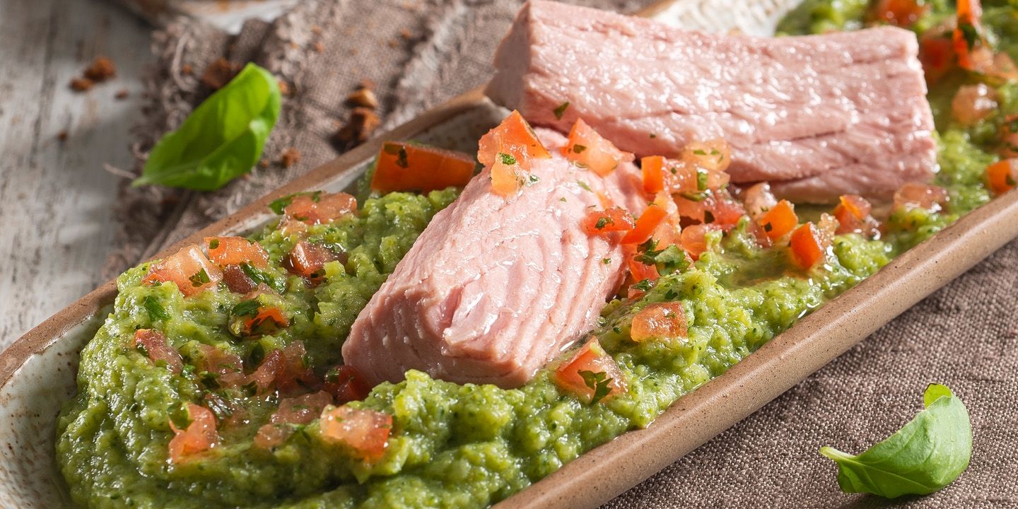 Salsa di gambi di broccolo con Tonno e pomodori
