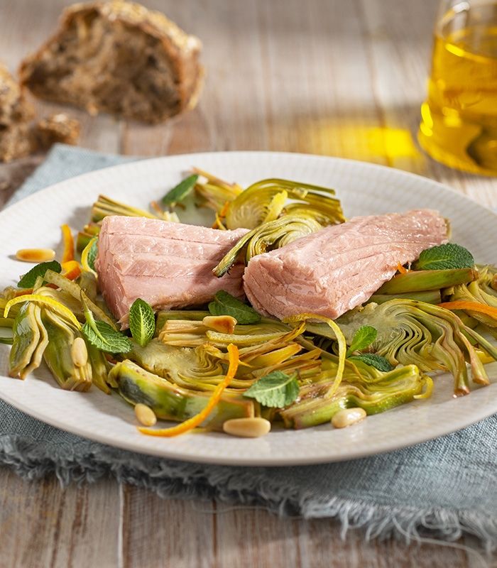 Filetti di Tonno con carciofi alla mentuccia e agrumi