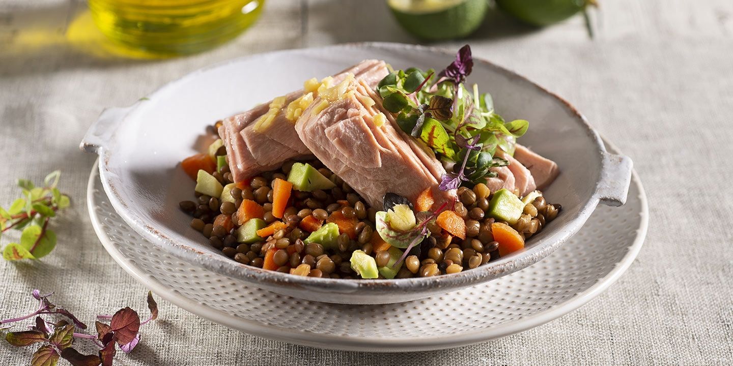 Filetti di tonno lime e zenzero con insalata di lenticchie