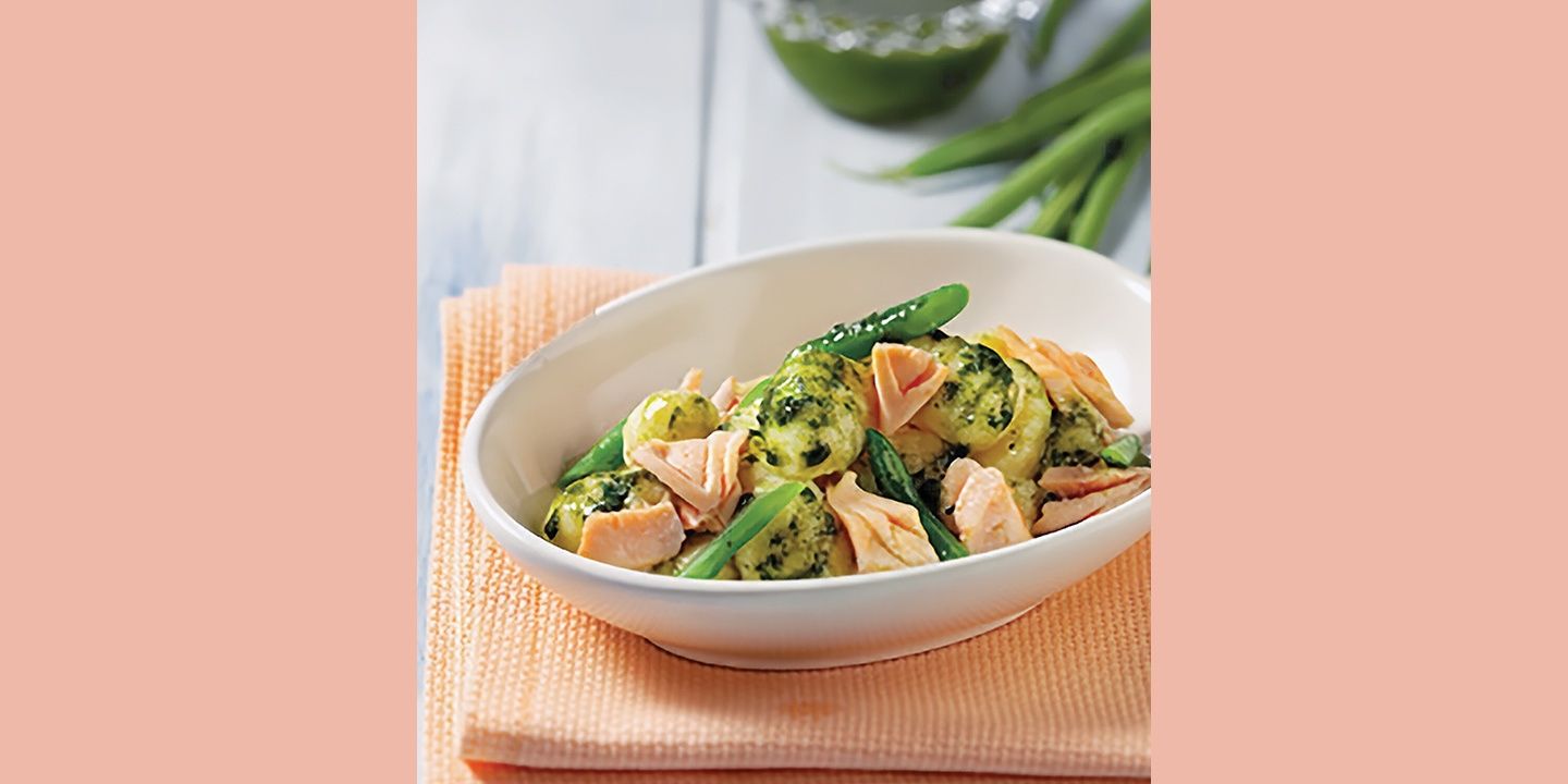 Gnocchi di patate al salmone e pesto