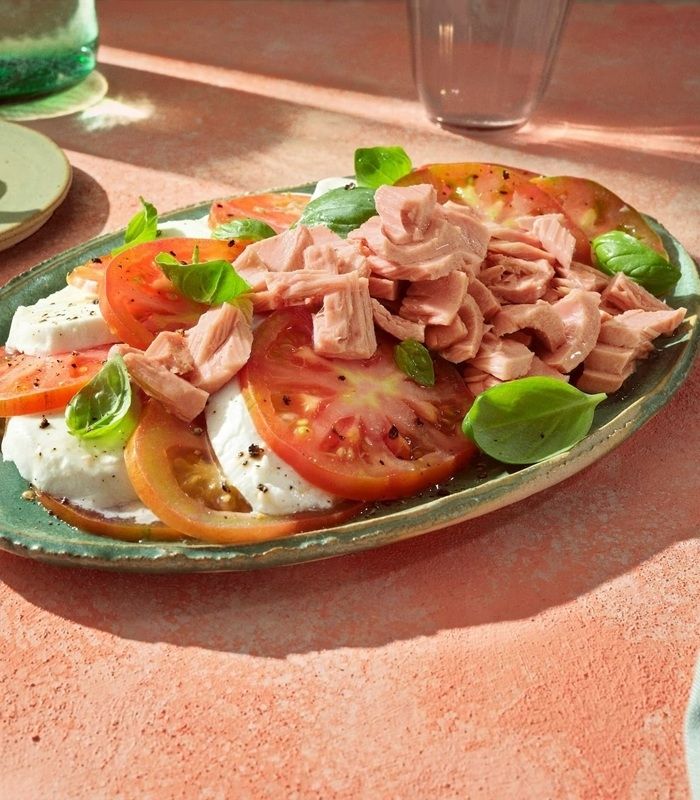 Caprese con Filetti di Tonno all’Olio di Oliva