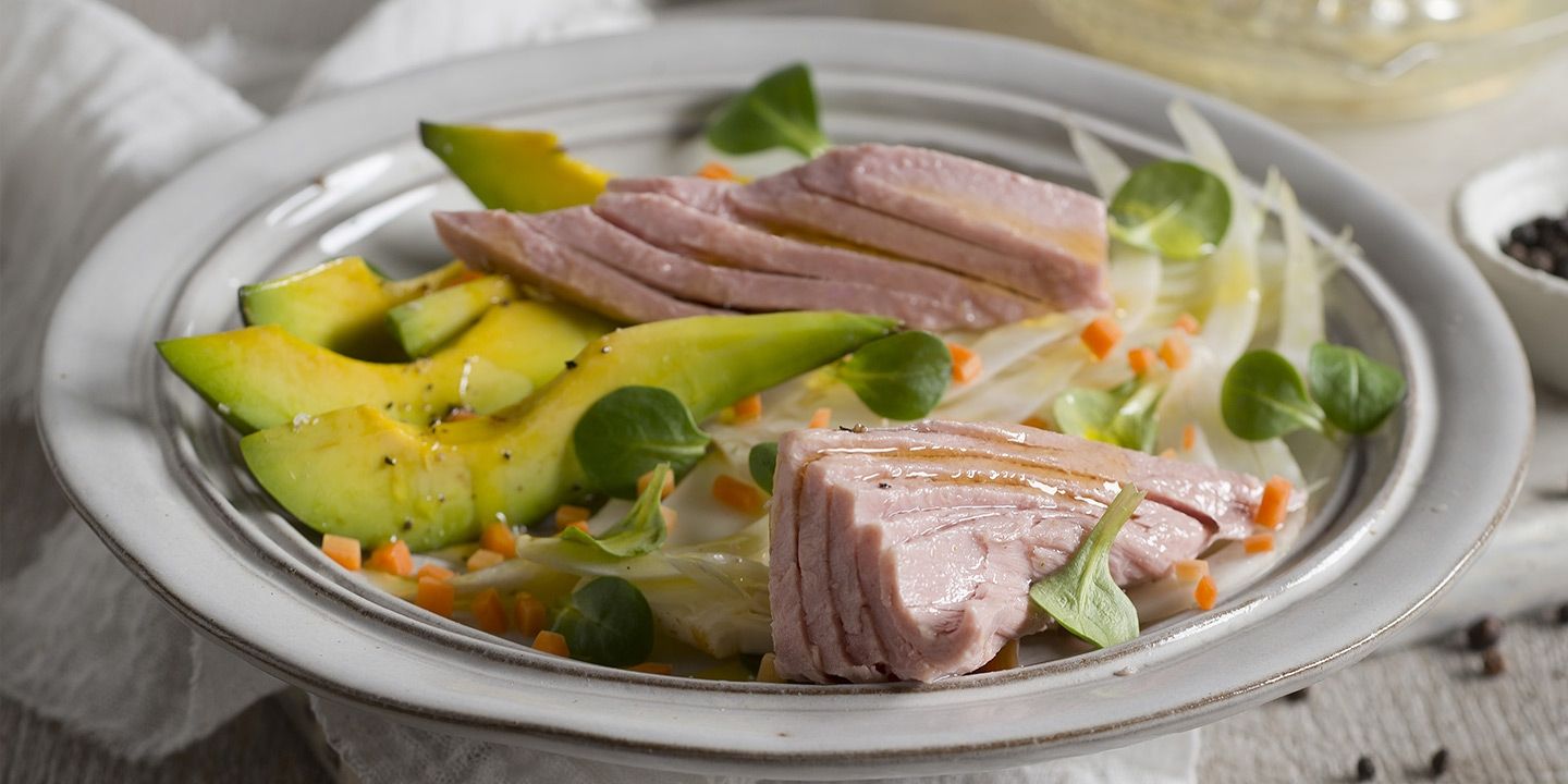 Insalata di tonno, finocchio e avocado