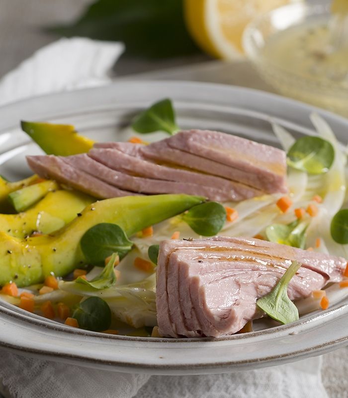 Insalata di tonno, finocchio e avocado