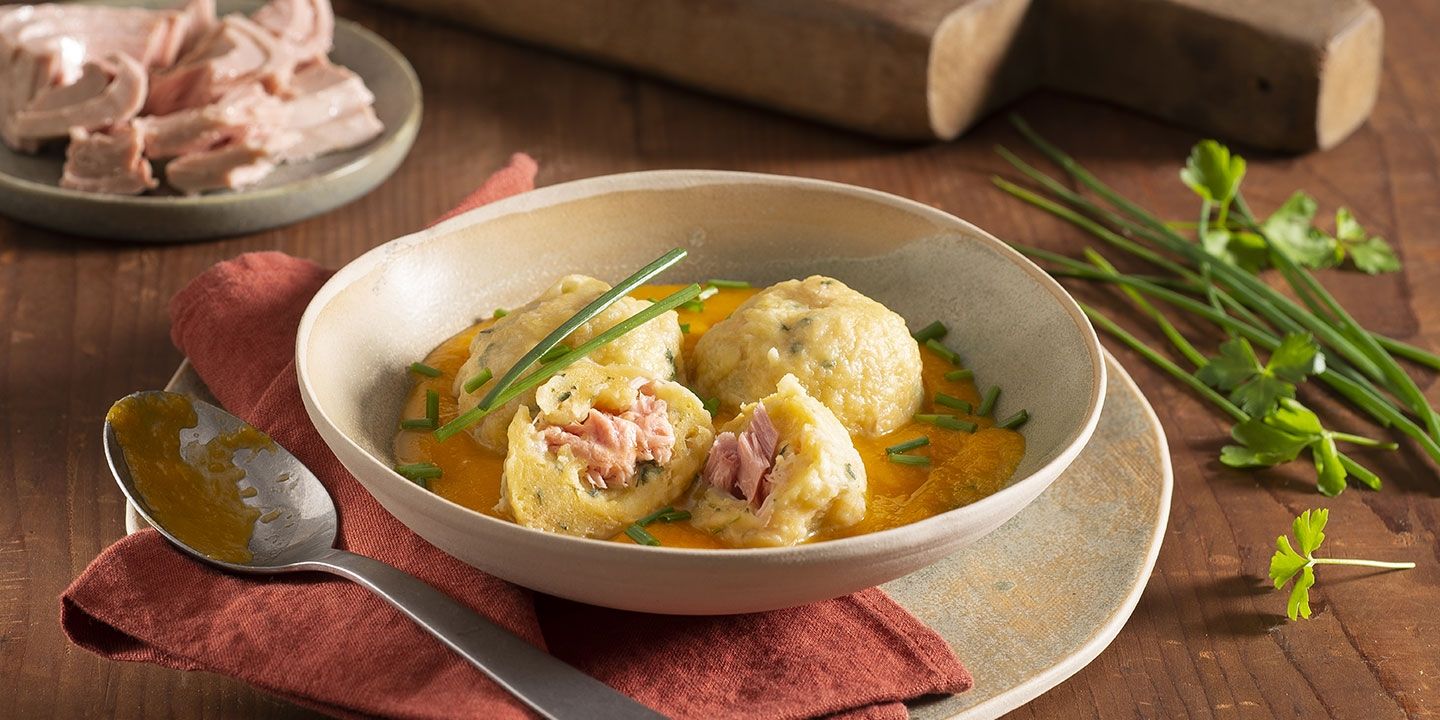 Knödel ripieni al tonno con salsa di zucca