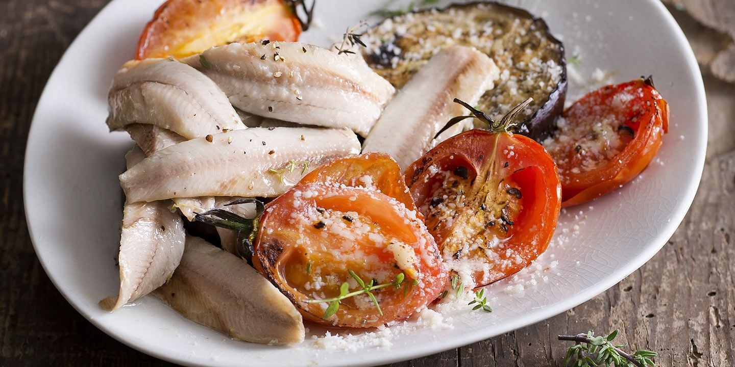 Melanzane e pomodori arrostiti con filetti di sardine