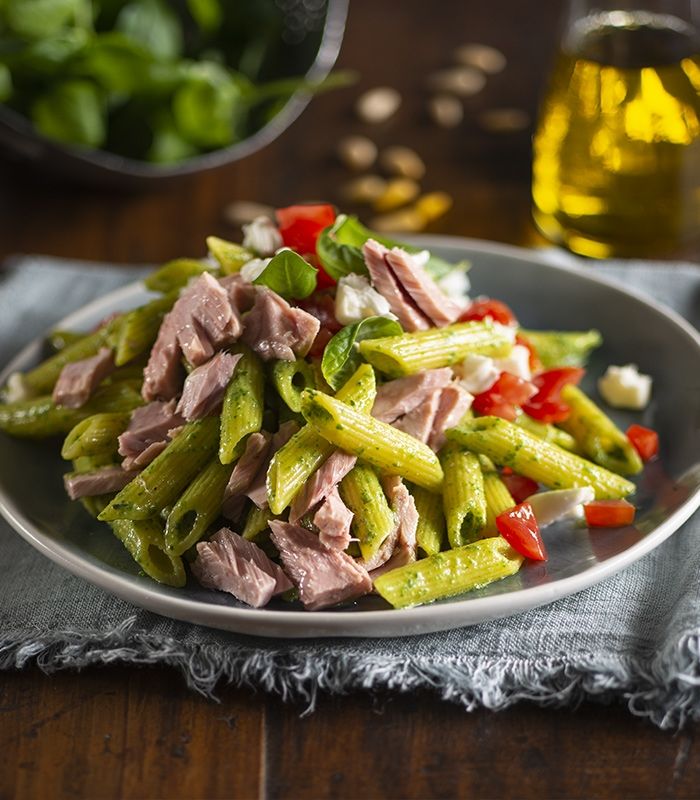 Pasta al pesto con tonno e mozzarella