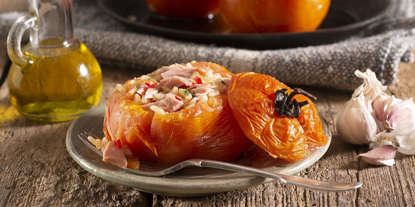 Pomodori ripieni di riso e tonno al peperoncino