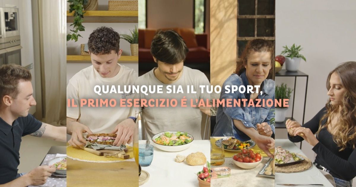 persone riunite a tavola