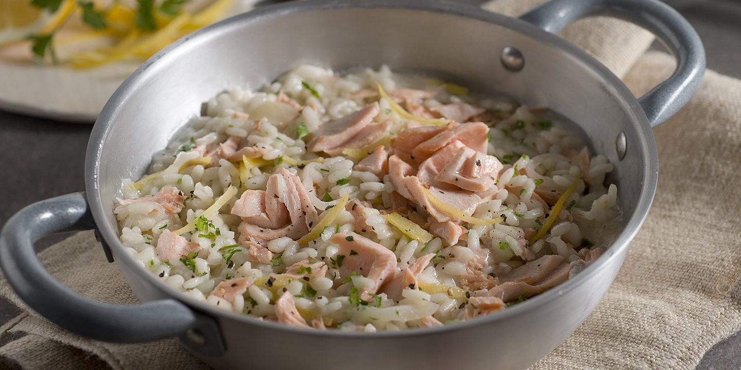 Risotto delicato con salmone e scorza di limone