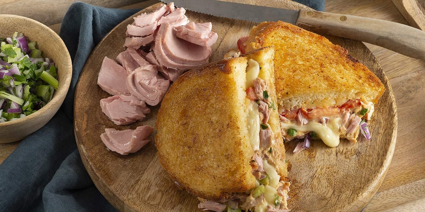 Sandwich filante al tonno