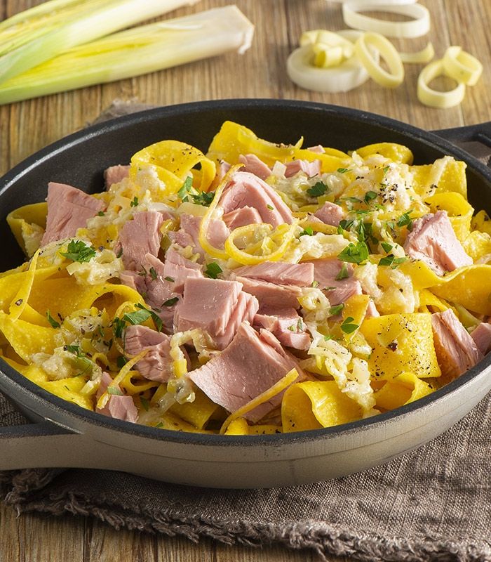 Tagliatelle con salsa di porri e tonno | Rio Mare