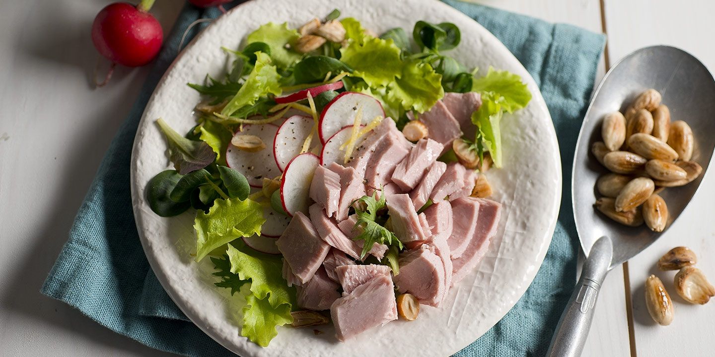 Tonno con insalatina tenera al profumo di limone