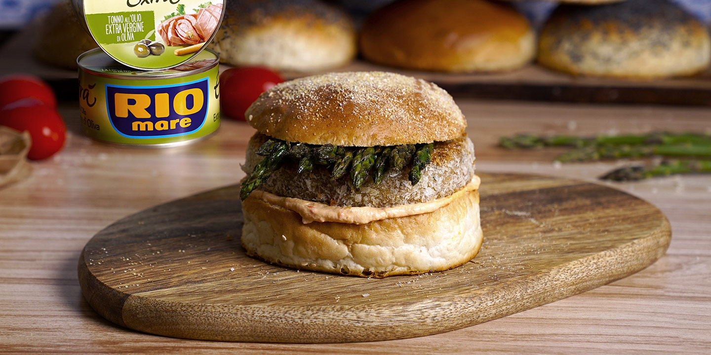 Tuna Cake Burger con Tonno Rio Mare all’Olio Extra Vergine di Oliva